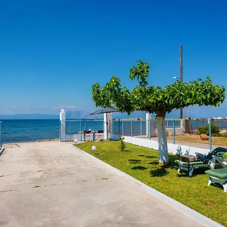 Kiko, The Coastline House Casa de Férias Kato Achaia