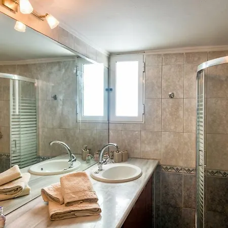 Nyaraló Kiko, The Coastline House Káto Ahaía