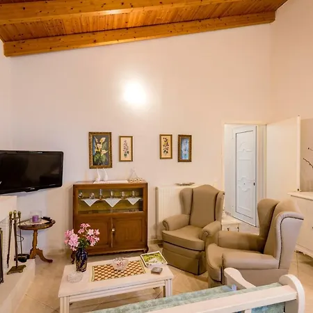 Kiko, The Coastline House * Káto Ahaía