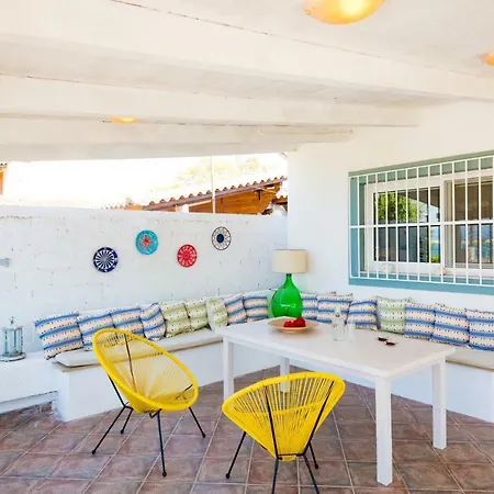 Kiko, The Coastline House בית נופש *